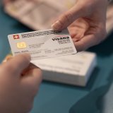 Les dépenses de consommation des ménages helvétiques ont subi une nouvelle contraction entre avril et juin, les primes de l'assurance-maladie de base représentant 6,81%. (archives)